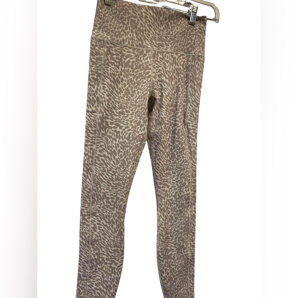 NWT Vuori studio pocket leggings SALT BLURRED TORRENT Size S